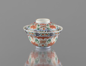 Bowl with a lid; Chinese colored porcelain, Qing dynasty (Qianlong period style), 1736–1795;