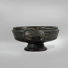 Lekanis, 1st half of the 5th century BC, Greater Greece; vessel; height 8 cm, diameter 10 cm