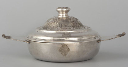 Écuelle by Louis I Dulaurier, goldsmith; tableware element. Body in the form of a smooth, circular