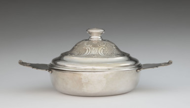 Écuelle by Louis I Dulaurier, goldsmith; tableware. Body in the form of a smooth, circular bowl