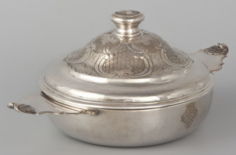 Écuelle by Louis I Dulaurier, goldsmith; tableware. Body in the form of a smooth, circular bowl