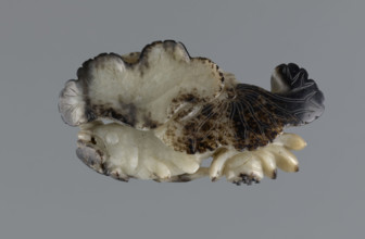 Fish under a lotus flower and leaf — paperweight; maker Rubiec-Masalski, Fyodor Vasilyevich