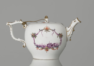 Teapot with lid, Koenigliche Porzellain Fabrique, Meissen (1710–1763); ca. 1750. Porcelain teapot