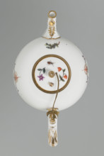 Teapot with lid, Koenigliche Porzellain Fabrique, Meissen (1710–1763); circa 1750. Porcelain teapot