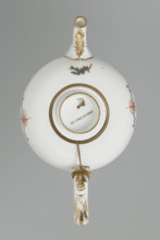 Teapot with lid, Koenigliche Porzellain Fabrique, Meissen (1710–1763); ca. 1750. Porcelain teapot