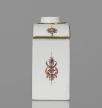 Four-sided tea bowl, Koenigliche Porzellain Fabrique, Meissen (circa 1750), manufacturer. Tea bowl