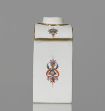 Four-sided tea bowl, Koenigliche Porzellain Fabrique, Meissen (1710–1763), manufacturer. Tea bowl