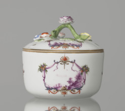 Sugar bowl with a lid and a branch handle, Koenigliche Porzellain Fabrique, Meissen (1710–1763),