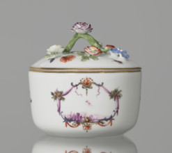 Sugar bowl with a lid and a branch handle. Koenigliche Porzellain Fabrique, Meissen (1710–1763),