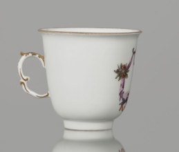 Tall chalice cup, Meissen porcelain (manufactured ca. 1750 by Koenigliche Porzellain Fabrique,