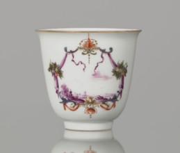 Tall chalice cup, Meissen manufactory (ca. 1750), porcelain vessel, height 7 cm, width 7.2 cm,