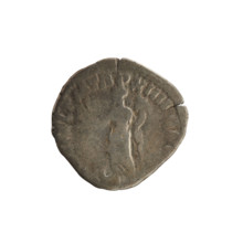 Denarius of Commodus (reigned 177–192 AD), c. 188–189. Obverse: laureate bust of the emperor right,