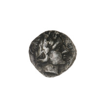 Triobol, Pantikapaion; obverse: head of Apollo in laurel wreath to the right; reverse: ear of corn
