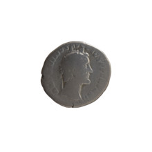 Denarius, Antoninus Pius (86–161; Roman emperor 138–161), issuer: emperor in toga. Obverse: head of