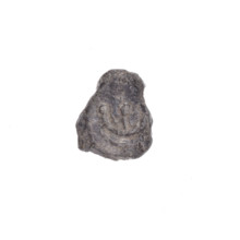 A fragment of a double-sided Drohiczyn seal. On one side a trident with dots at the ends of the