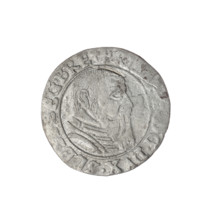 Male bust in armour turned right with a beard and sideburns; in the rim between the pearly borders
