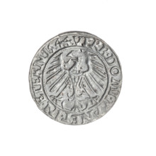 Aw. Male bust in armour turned right with a beard and sideburns; in the rim between the pearly