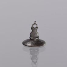 Sealing wax stamp keyring: oval sealing wax stamp with a decorative handle and a hole for hanging