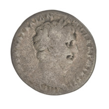 Cistophore of Trajan (53–117; Roman emperor 98–117). Obverse: head of Trajan in laurel wreath