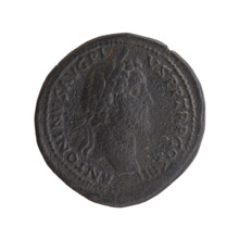 Sestertius of Antoninus Pius (86–161; Roman emperor 138–161). Obverse: head of the emperor in a
