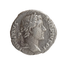 Denarius, Antoninus Pius (86–161; Roman emperor 138–161). Obverse: head of Antoninus Pius in a