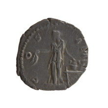 Denarius, Antoninus Pius (86–161; Roman emperor 138–161), issuer. Obverse: head of the emperor in a