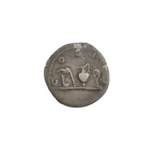 Denarius, Hadrian (76–138 CE; Roman emperor 117–138). Obverse: head of Hadrian in laurel wreath
