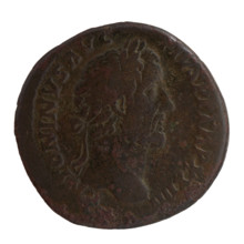 Sestertius of Antoninus Pius (86–161; Roman emperor 138–161). Obverse: head of the emperor in a