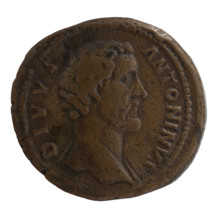 Sestertius, posthumous issue for Antoninus Pius (86–161; Roman emperor 138–161); issuers Marcus