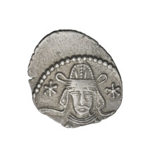 Drachma of Vardanes II (55–58). Obverse: head of Vardanes II in tiara, frontal, with two stars at