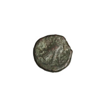 Bronze coin of Mithridates IV (king of the Parthians; 129–140 AD). Obverse: head of Mithridates IV