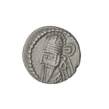 drachma, Artabanos IV (king of Parthia; 213–224 AD). Obverse: bust of Artabanos IV wearing a tiara,