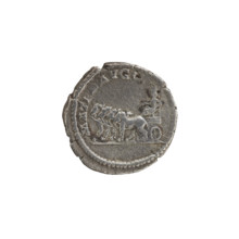 Denarius of Julia Domna (ca. 160–217). Obverse: IVLIA AVGVSTA — bust of Julia facing right, pearl