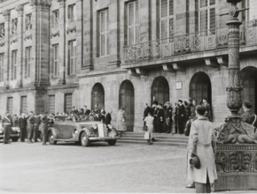 Queen Wilhelmina enters the Royal Palace in Amsterdam during her official return to Amsterdam,
