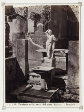 Remains of a house in Pompeii with a statue and a fountain, Fontana nella casa del gran balcone