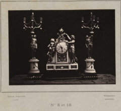 Clock and two candlesticks, photograph, page, inscription: 'Photographie, inaltérable.', number: