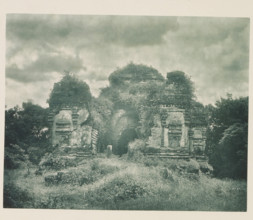 Entrance to the Thuparama temple at Polonnaruwa, Sri Lanka, page, photomechanical print, title: