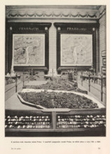 Z pavilonu král. hlavniho mesta Prahy: V popredí Langweiluv model Prahy, na stene plány z roku 1791