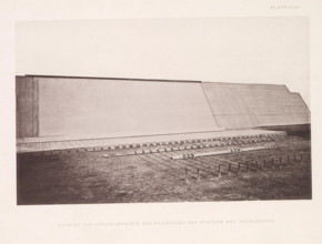 Arrangement with pedometers for photographing a horse in motion, View of the arrangement for