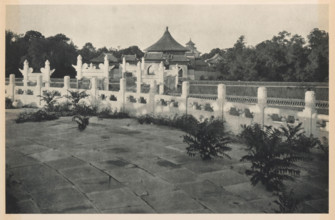 Altar of Heaven in Beijing, page, photomechanical print, photographer: Donald Mennie, Beijing,
