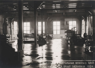 Factory hall, photograph, View into the roller room of the Kertamanah Tea Factory in West Java,