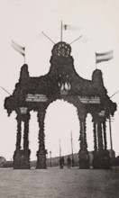 Nassauplein., Triumphal arch at Nassauplein during the April Festivals in 1887 in Amsterdam,