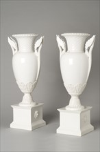 Paire de vases de forme balustre, début du 19e siècle