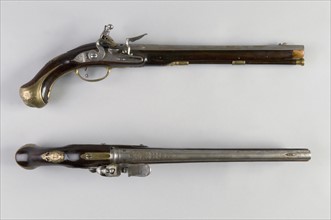 Paire de pistolets d'arçon à silex, vers 1720-1740