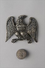 Aigle non couronné de plaque de shako modèle 1812 et bouton, 1er Empire
