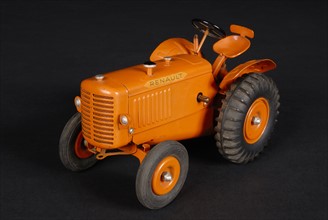 Toy : orange Renault R 3040 farm tractor