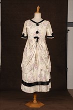 Costume de théâtre : robe de soubrette style Louis XV