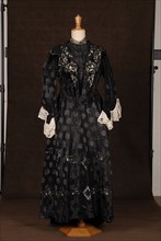 Costume de théâtre : robe 1900