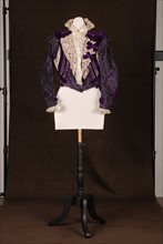 Costume de théâtre : corsage 1180-1900