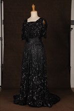 Costume de théâtre : robe noire 1900 pailletée